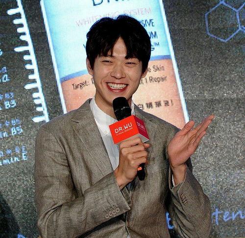 娱乐圈吃瓜一日游,一日吃瓜之旅，带你领略明星幕后生活