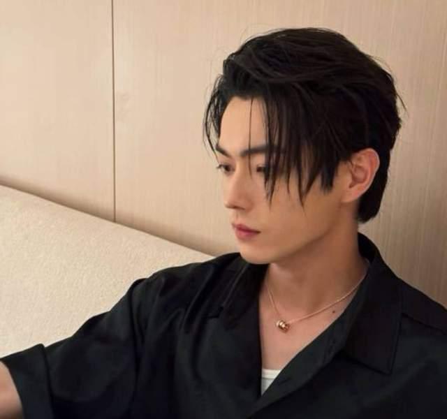 吃瓜娱乐圈许凯图片壁纸