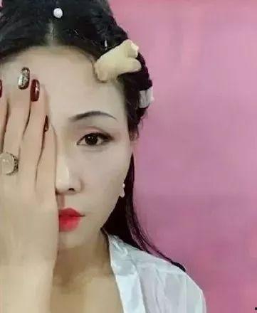 女生化妆娱乐吃瓜酱,女生们的快乐生活解码